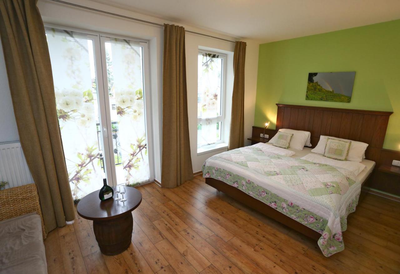 Wein-Traeume Hotel Thüngersheim Kültér fotó